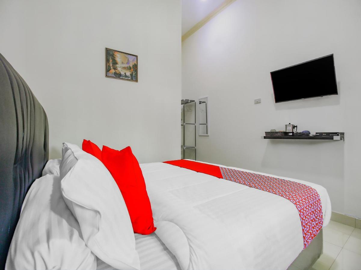 Oyo 90063 Silver Homestay Syariah Perabumulih Exterior foto
